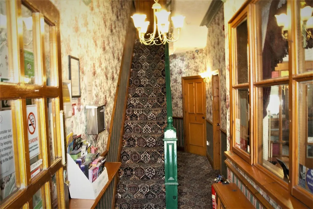 Pine Lodge Hotel Blackpool 3*,
