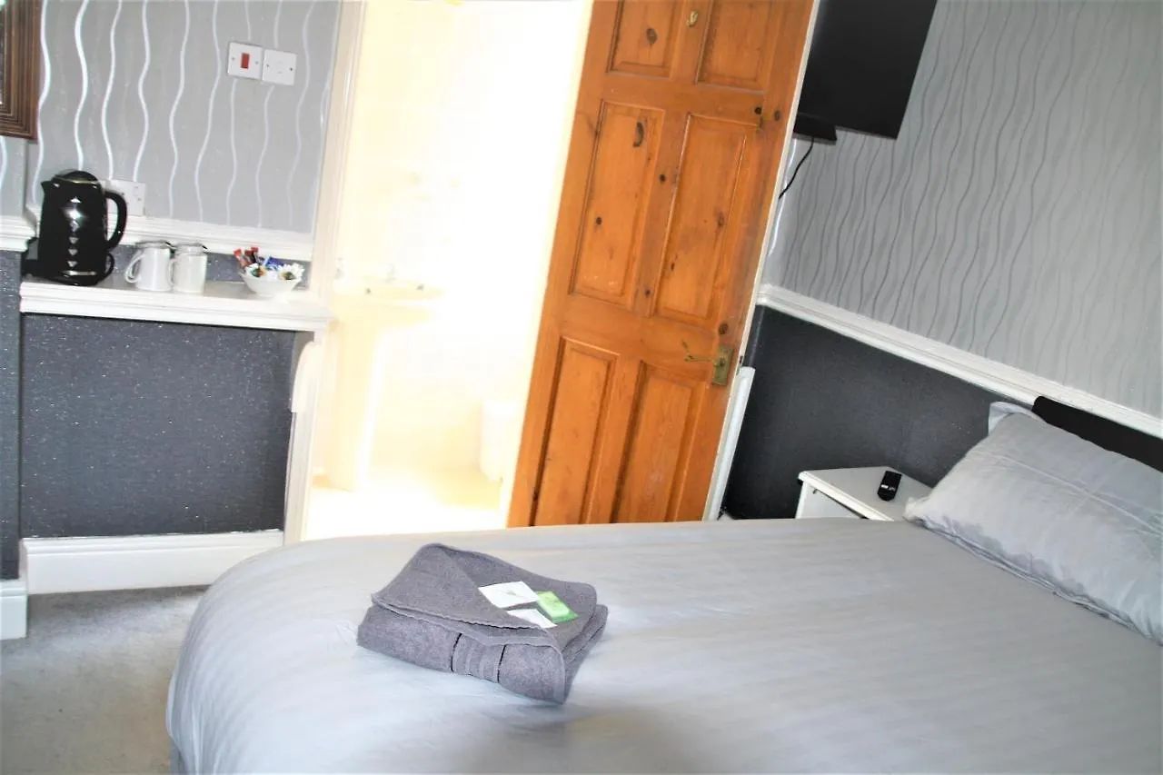 Pine Lodge Hotel Блэкпул