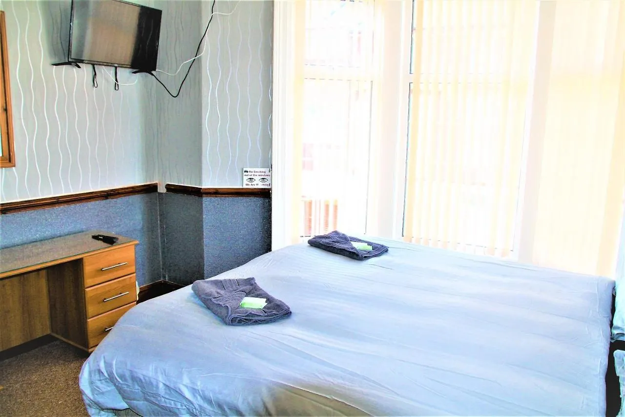 Pine Lodge Hotel Blackpool 3*,
